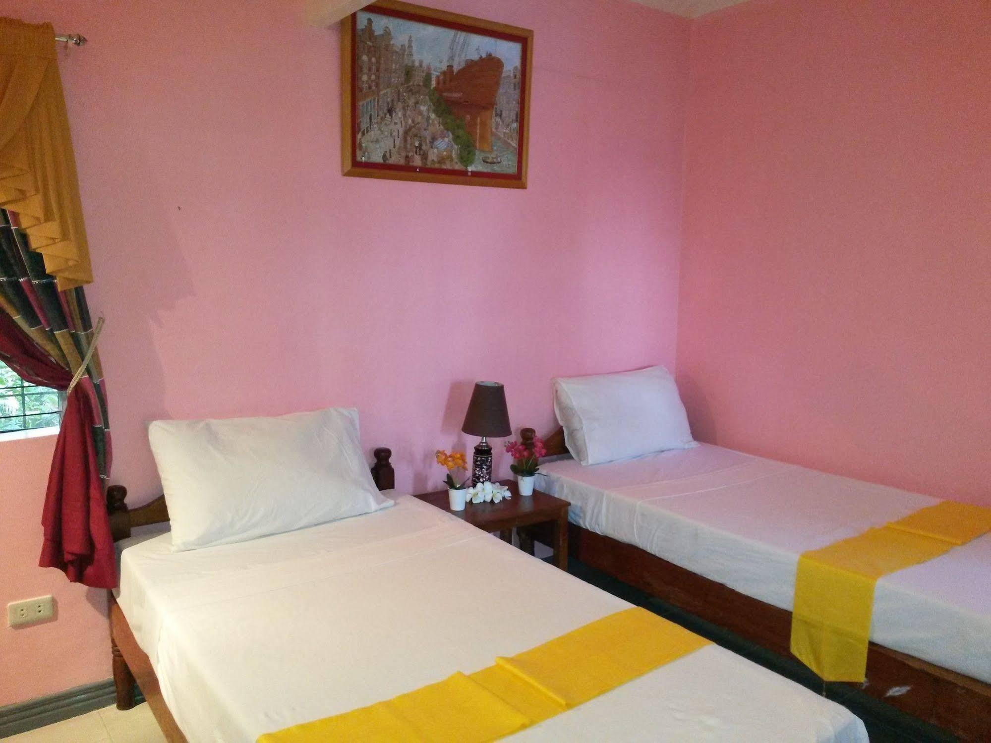 Reddoorz Premium @ Flower Beach Anda Анда Екстериор снимка